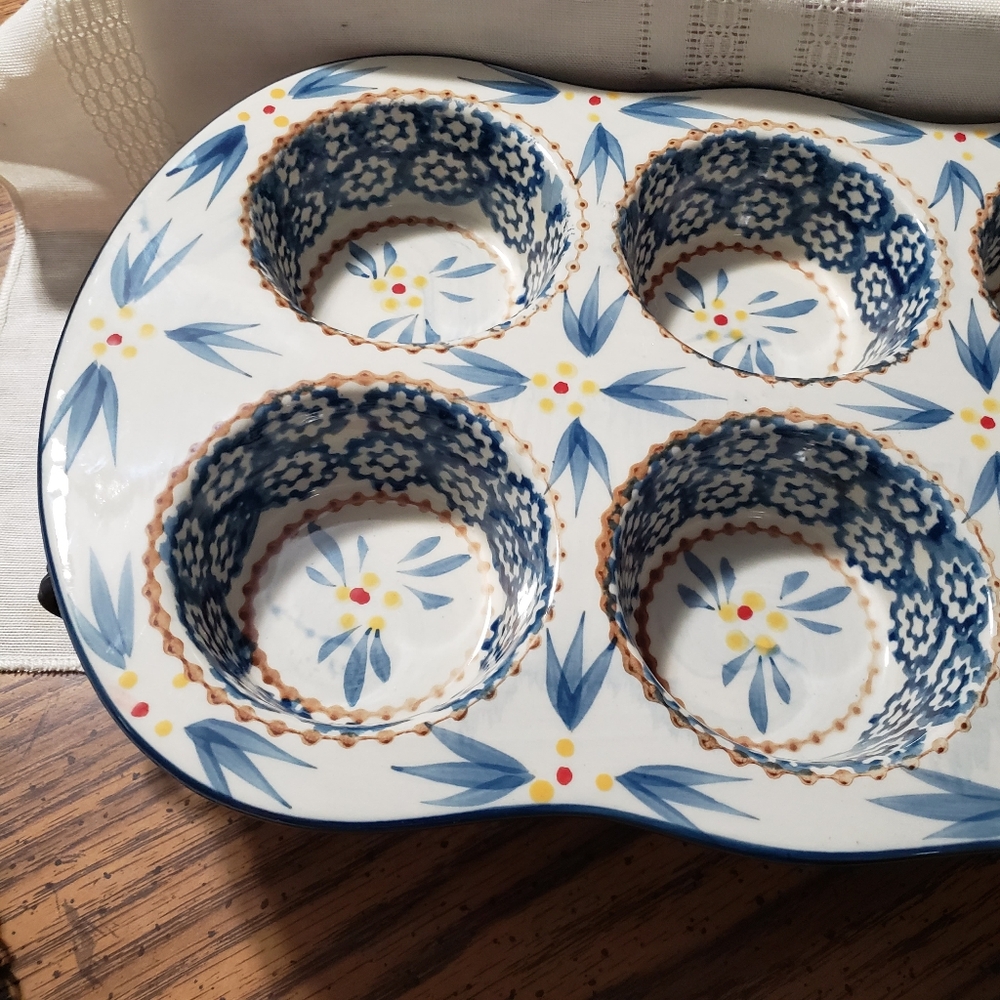 Beautiful NWOT Temptations Floral Blue Cupcake Pan and Wire Rack - Picture 9 of 9